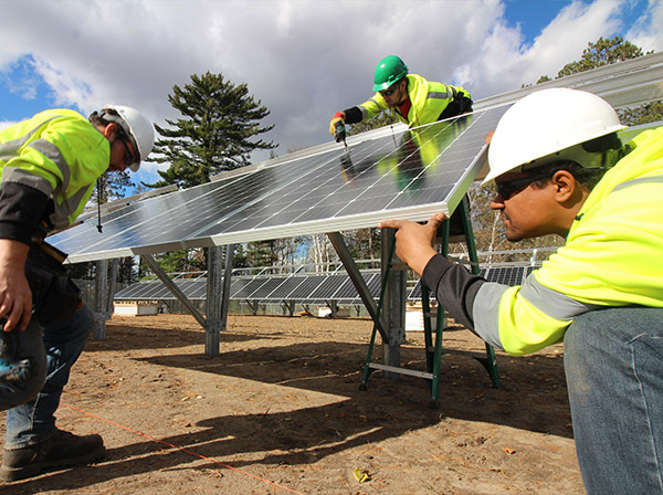 Solar creates new jobs across the U.S. Credit: Jason Edens